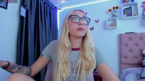 Soffy Brooks Independent model online show from May 19, 3:46 am