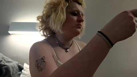 Snapshot of boobookittyfuxx chatting on February 18, 5:47 am boobookittyfuxx online show from February 18, 5:47 am