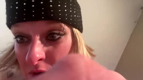 Snapshot of boobookittyfuxx chatting on March 21, 4:06 am boobookittyfuxx online show from March 21, 4:06 am