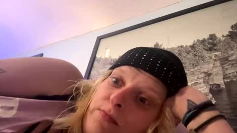 Snapshot of boobookittyfuxx chatting on April 13, 7:58 am boobookittyfuxx online show from April 13, 7:58 am