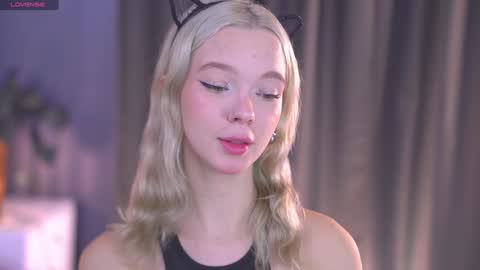 Snapshot of boobybliss chatting on October 17, 8:06 am Alina online show from October 17, 8:06 am