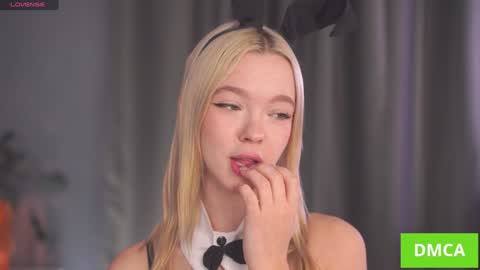 Snapshot of boobybliss chatting on November 3, 7:09 am Alina online show from November 3, 7:09 am