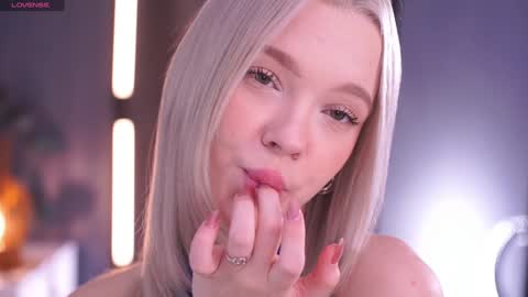 Snapshot of boobybliss chatting on November 28, 8:28 am Alina online show from November 28, 8:28 am