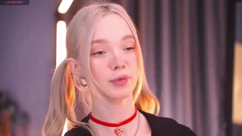 Snapshot of boobybliss chatting on December 2, 7:36 am Alina online show from December 2, 7:36 am