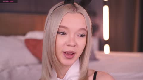 Snapshot of boobybliss chatting on December 4, 7:39 am Alina online show from December 4, 7:39 am