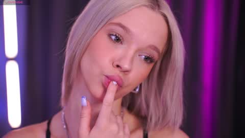 Snapshot of boobybliss chatting on April 8, 7:08 am Alina online show from April 8, 7:08 am