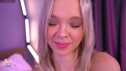 Snapshot of boobybliss chatting on April 20, 8:06 am Alina online show from April 20, 8:06 am