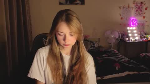 Snapshot of booozekirs_ chatting on October 7, 3:20 pm Milena online show from October 7, 3:20 pm