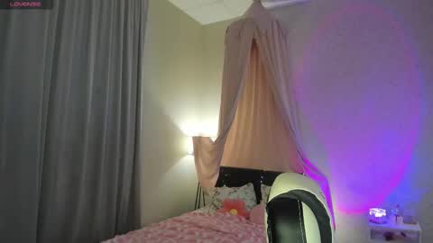 Snapshot of booozekirs_ chatting on October 10, 2:10 am Milena online show from October 10, 2:10 am