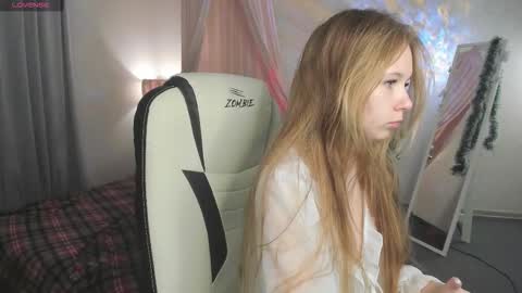 Snapshot of booozekirs_ chatting on December 2, 2:39 am Milena online show from December 2, 2:39 am