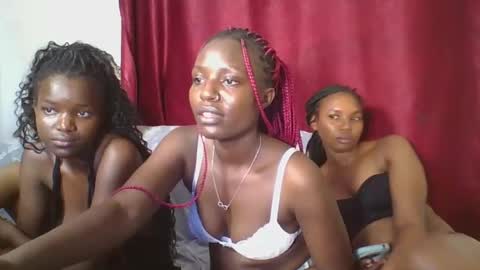 Snapshot of bootie_caramel chatting on February 20, 1:40 pm bootie_caramel online show from February 20, 1:40 pm