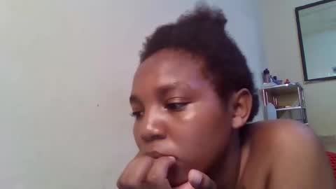 Snapshot of bootie_caramel chatting on November 9, 8:12 am bootie_caramel online show from November 9, 8:12 am