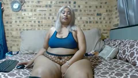 Snapshot of bootytwerkxxx chatting on March 5, 2:51 am bootytwerkxxx online show from March 5, 2:51 am