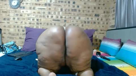 Snapshot of bootytwerkxxx chatting on April 1, 1:39 am bootytwerkxxx online show from April 1, 1:39 am