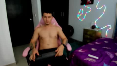 Snapshot of booyhott_ chatting on October 18, 7:25 pm booyhott_ online show from October 18, 7:25 pm