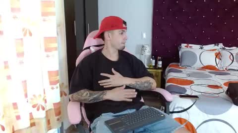 Snapshot of booyhott_ chatting on October 24, 7:32 pm booyhott_ online show from October 24, 7:32 pm