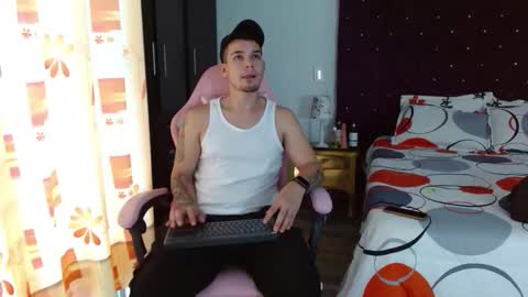 Snapshot of booyhott_ chatting on October 27, 7:07 pm booyhott_ online show from October 27, 7:07 pm