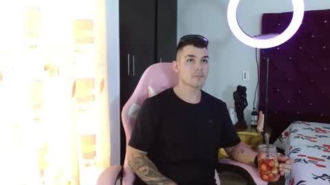 Snapshot of booyhott_ chatting on November 13, 6:51 pm booyhott_ online show from November 13, 6:51 pm