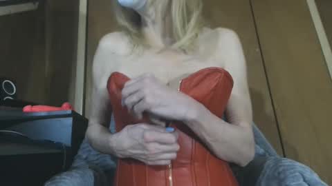 bored_housewife1985 online show from March 6, 1:46 pm