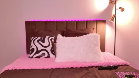 Snapshot of born_to_blow_ chatting on April 1, 5:19 am Hallie online show from April 1, 5:19 am