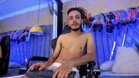 Snapshot of bossdominator1 chatting on November 2, 4:04 am Boss online show from November 2, 4:04 am