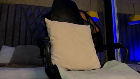 Snapshot of bossdominator1 chatting on November 24, 3:50 am Boss online show from November 24, 3:50 am