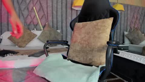 Snapshot of bossdominator1 chatting on November 30, 3:21 am Boss online show from November 30, 3:21 am