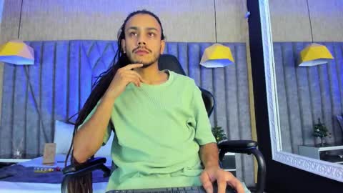 Snapshot of bossdominator1 chatting on December 14, 3:56 am Boss online show from December 14, 3:56 am