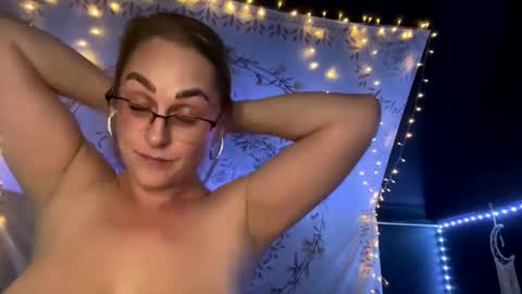 BossMom online show from December 4, 3:26 am