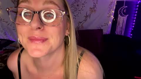 BossMom online show from March 1, 2:04 am