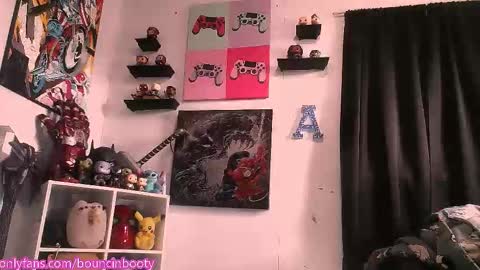 Snapshot of bouncinbooty chatting on March 27, 8:30 pm Pumpkin Butt online show from March 27, 8:30 pm