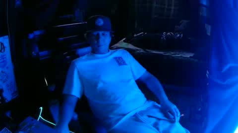 Snapshot of bowerboi1217 chatting on November 30, 10:36 pm Bowerboi1217 online show from November 30, 10:36 pm