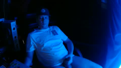 Snapshot of bowerboi1217 chatting on December 1, 10:42 am Bowerboi1217 online show from December 1, 10:42 am