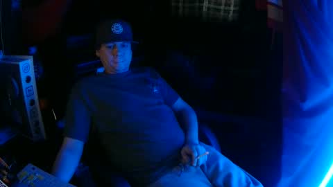 Snapshot of bowerboi1217 chatting on December 3, 6:06 pm Bowerboi1217 online show from December 3, 6:06 pm