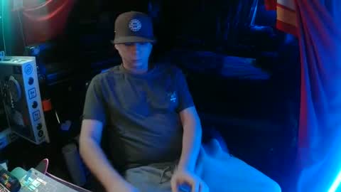 Snapshot of bowerboi1217 chatting on December 4, 8:12 am Bowerboi1217 online show from December 4, 8:12 am