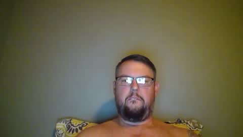 bowtieguy84 online show from September 30, 3:44 am