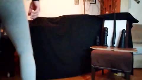 Snapshot of boy7oyy chatting on December 15, 11:42 pm Bes7assquirt online show from December 15, 11:42 pm