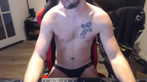 Snapshot of boy_t0y89 chatting on October 24, 6:21 am boy_t0y89 online show from October 24, 6:21 am