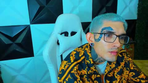 boy_tatto77 online show from December 20, 6:37 pm