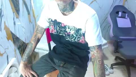 boy_tatto77 online show from January 13, 6:13 pm