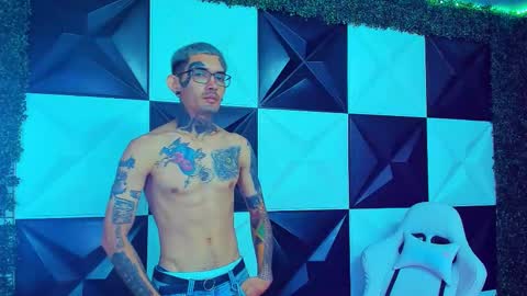 boy_tatto77 online show from January 17, 6:00 pm