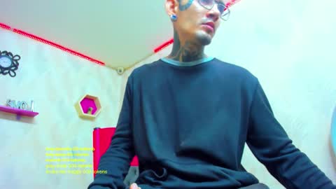 boy_tatto77 online show from February 1, 2:37 pm