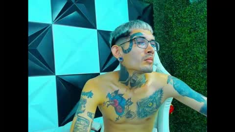 boy_tatto77 online show from February 25, 6:17 pm