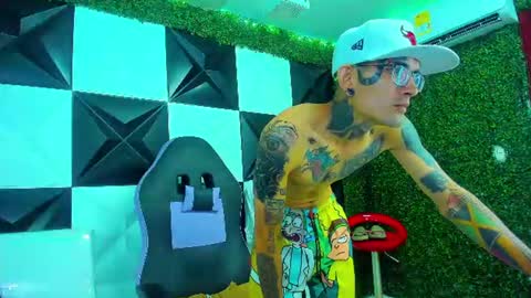 boy_tatto77 online show from June 8, 9:48 pm