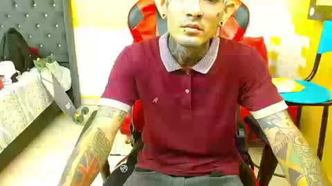 boy_tatto777 online show from September 19, 1:12 pm