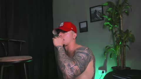 Snapshot of boyc02_ chatting on December 11, 5:53 am boyc02_ online show from December 11, 5:53 am
