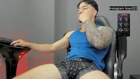 Snapshot of boyc02_ chatting on January 4, 1:31 am boyc02_ online show from January 4, 1:31 am