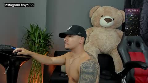 Snapshot of boyc02_ chatting on March 2, 7:32 am boyc02_ online show from March 2, 7:32 am
