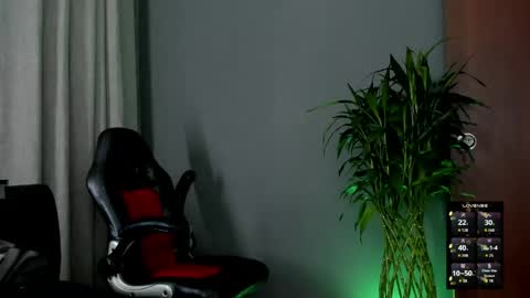boyc02_ online show from June 3, 1:14 pm