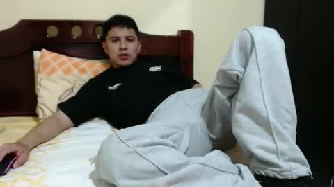 Snapshot of boyfit2023 chatting on April 6, 4:21 am boyfit2023 online show from April 6, 4:21 am